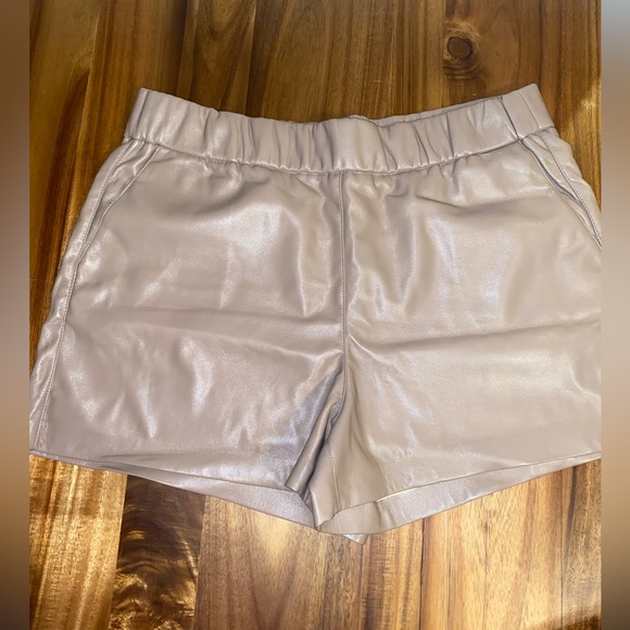 Size large/ leather than - Picture 2 of 3